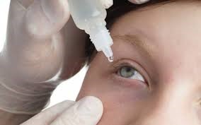 Πώς να βάζετε σταγόνες στο μάτι